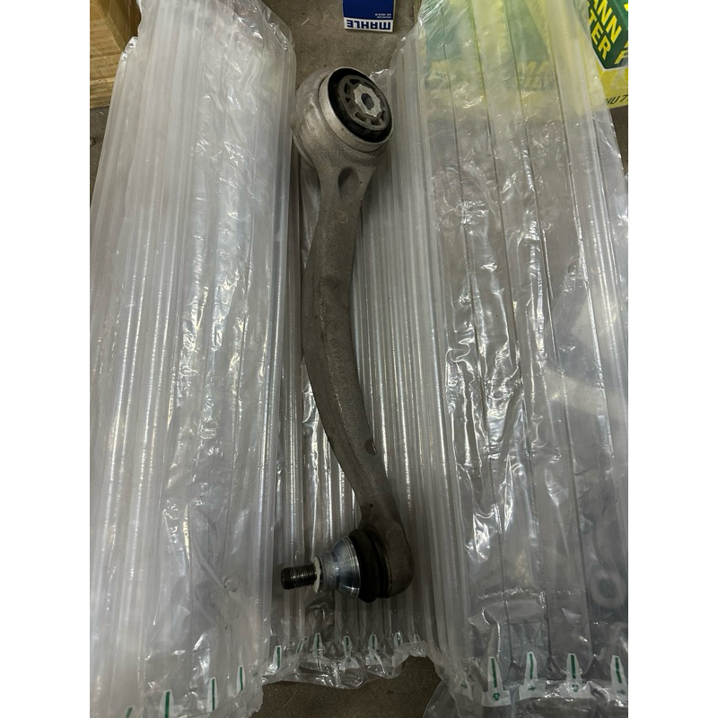 w205 c300原廠 三腳架 左右200號