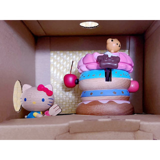 聖誕禮物 全新僅拆封 Hello Kitty 音樂盒 甜甜圈 上下動音樂盒 三麗鷗 音樂盒 木製音樂盒 禮物