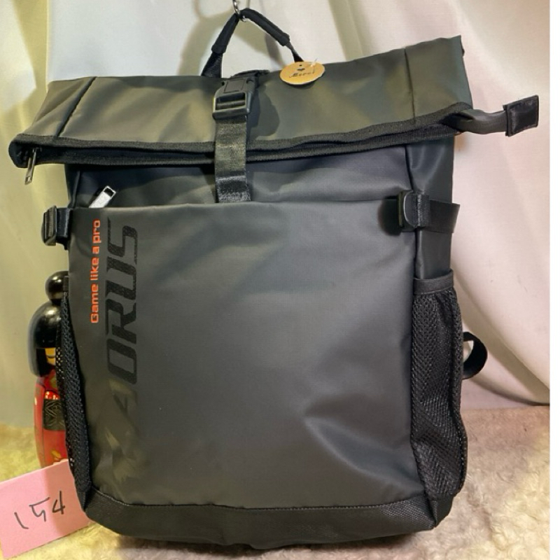 嘉 GIGABYTE AORUS 鷹神信仰15.6吋多功 能後背包 經典防潑水 雙肩電腦後背包設計質感一流又有大收納空間