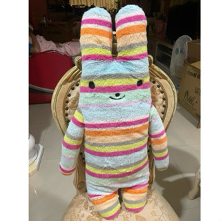 彩虹🌈橫條宇宙人兔子娃娃長抱枕（78公分）