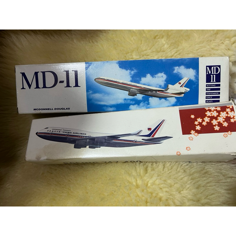China airlines 中華航空飛機模型，盒長30公分，MD-11,另有Boeing 747-400(3280元）