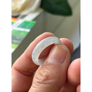內徑18.5，國際戒圍15，H785，玉到愛，冰白翡翡翠戒指（戒圈），附陸證，稍有白棉，完美無紋，保證緬甸玉A貨翡翠