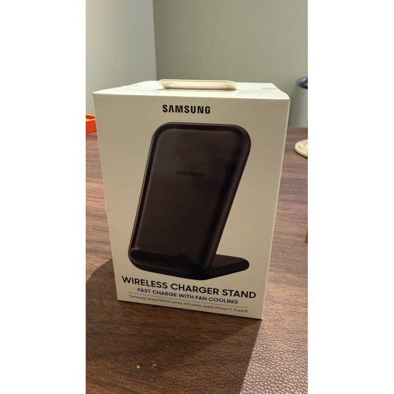 三星 Samsung 立架式無線閃充充電座 EP-N5200TWTGTW