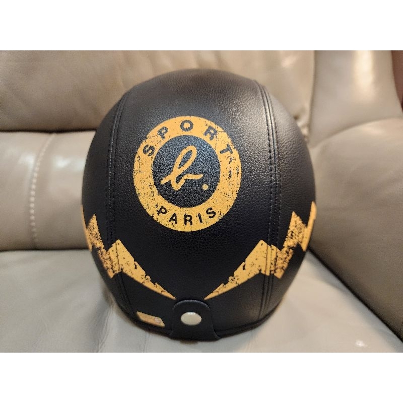 agnes b. Sport b. 全新安全帽。精緻皮革質感