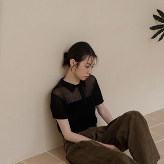 QUEENSHOP S 女裝 短袖 半門襟領片造型鏤空針織上衣-黑 現+預 【01013441】