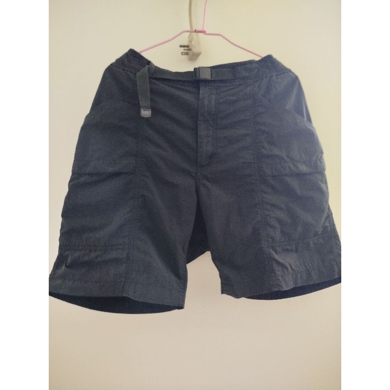 兩件品項新黑色uniqlo工裝短褲-含運