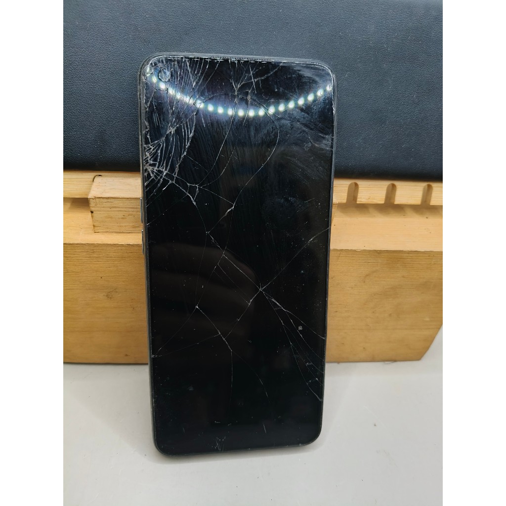 Oppo A74-銀-銀幕壞掉零件機-可充電-二手機-當零件機便宜賣-可自翻新手機-5G卡-6G-128G