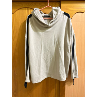 【Queen shop】 大地灰色長袖連帽T 袖子拼接黑色線條 版型寬鬆 上衣 衛衣 大學T 休閒風 男女可穿 女裝男裝