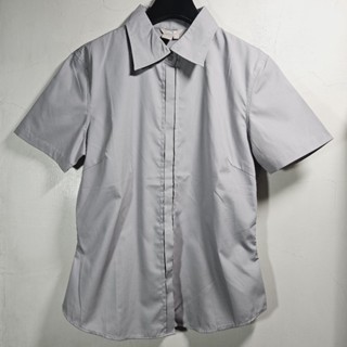 〔零碼出清〕G2000 專櫃品牌 淺灰簡約短袖襯衫 暗釦設計 夏季 襯衫 短袖上衣 女裝 百搭 面試 上班（全新）