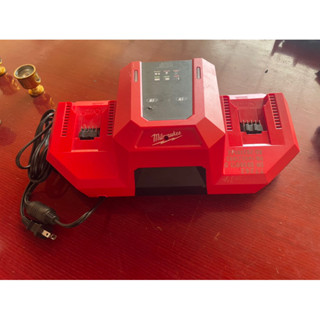 二手 米沃奇 M18 DBSC 18V雙口超級18 A充電器 改好了 可以插110v和220v，不用怕插錯G G了