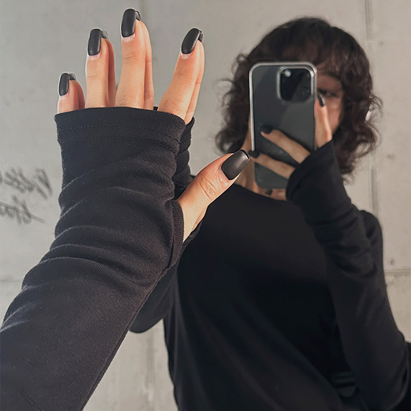 𝗥𝗠正韓🇰🇷『彈力修身套指洞長袖』Tee 長袖 長袖上衣 套指 露指 合身 打底 內搭 純色 RM 羅麻豆