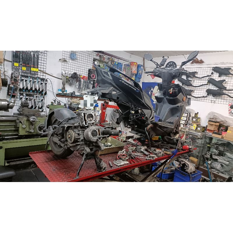 新莊鑫龍車業：光陽racing s 150 雷霆S150吃機油換汽缸，汽門漏氣，曲軸異音修曲軸，歡迎聊聊詢問。