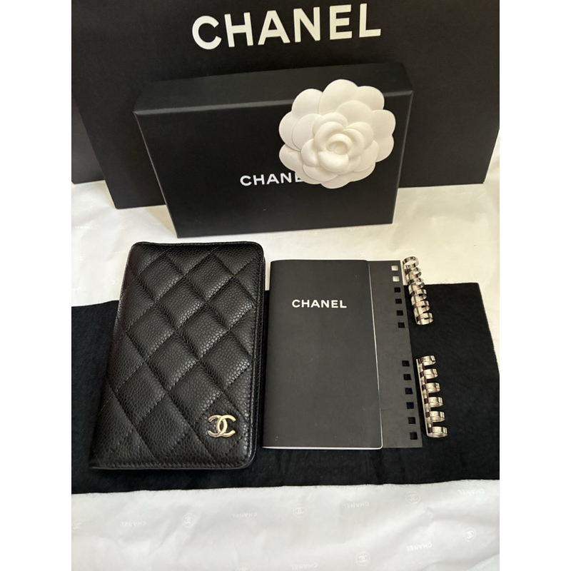 Chanel *黑銀荔枝牛皮*（記事本、電話本）護照套🙋全新保存品；Vintage 絕版古董，值得收藏的經典款！