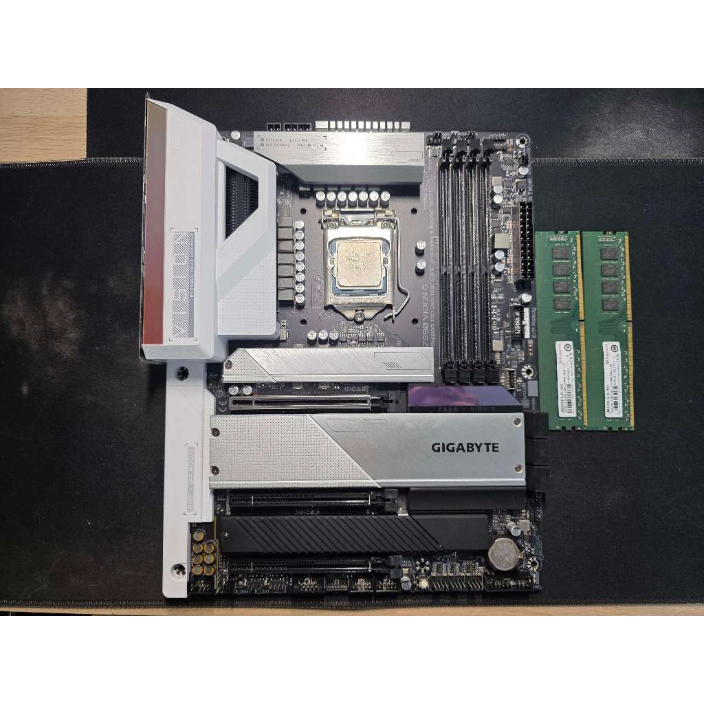 技嘉 Z590 VISION G+ i7-10700F +DDR4 3200 16G*2 半套電腦 二手電腦 ATX主板