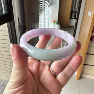 🧚‍♀️旺小妞🧚‍♀️天然A貨翡翠淡紫一口翠綠色手鐲 ⛔️有紋 平安鐲 玉鐲(含證書)→圈口59.8