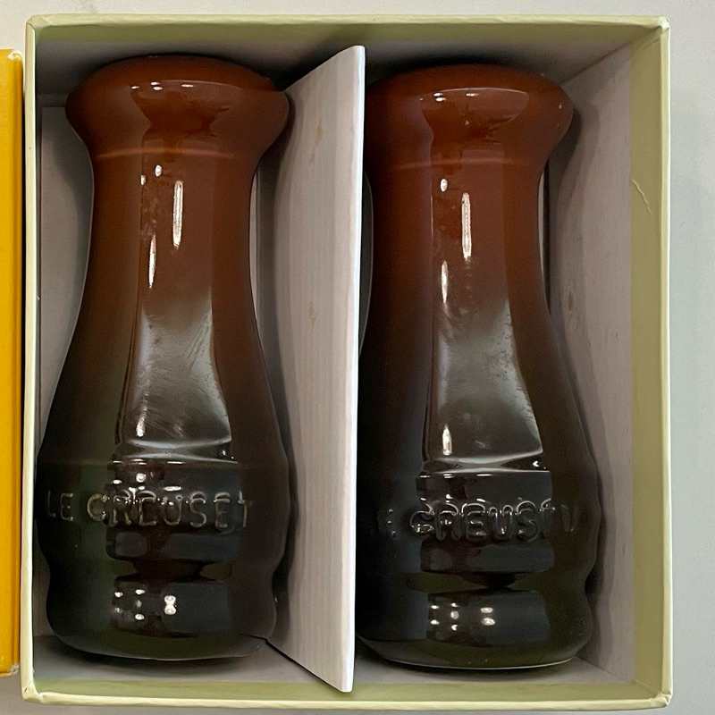 [全新] Le Creuset Stoneware 鹽和胡椒罐 2 件組