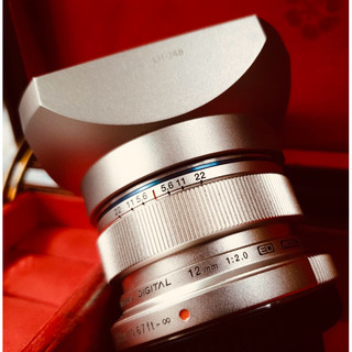 👍🍎🍏🍇Olympus M.ZD 12mm F2 ED MSC 無反超廣角定焦鏡 香檳色公司貨*極新*（附香檳遮光罩）