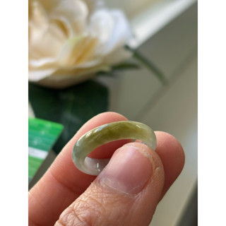 內徑16，國際戒圍10，no965，玉到愛，秋香色加白翡翠戒指（戒圈），三彩，半山半水，完美無紋，保證緬甸玉A貨翡翠