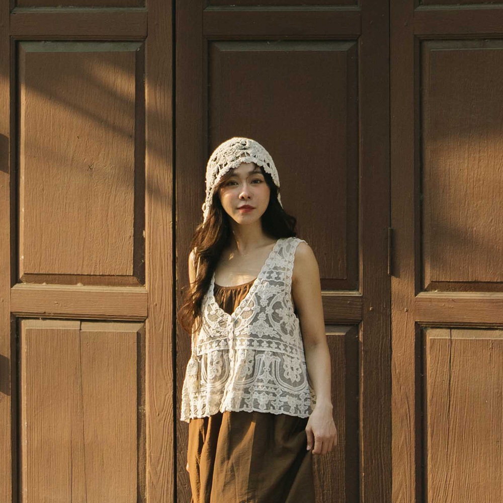 QUEENSHOP_ S 女裝 蕾絲鏤空排釦造型罩衫背心 現+預 【01099018】