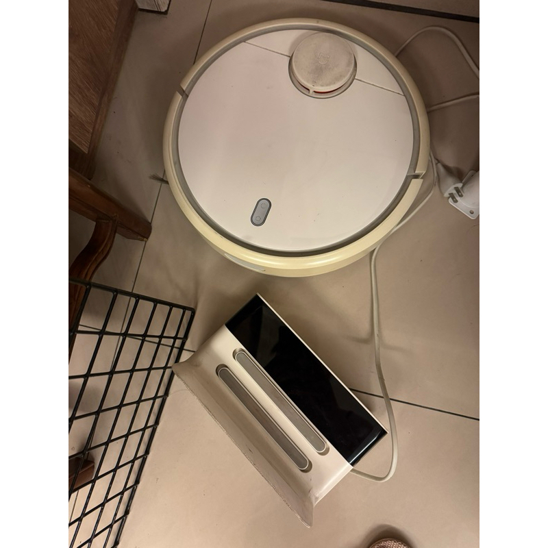 二手 MI 小米 台版 米家 掃地機器人 掃地機 附充電座 APP連線 一代 用很久了換掉便宜賣 偶爾用久會需要自己歸位