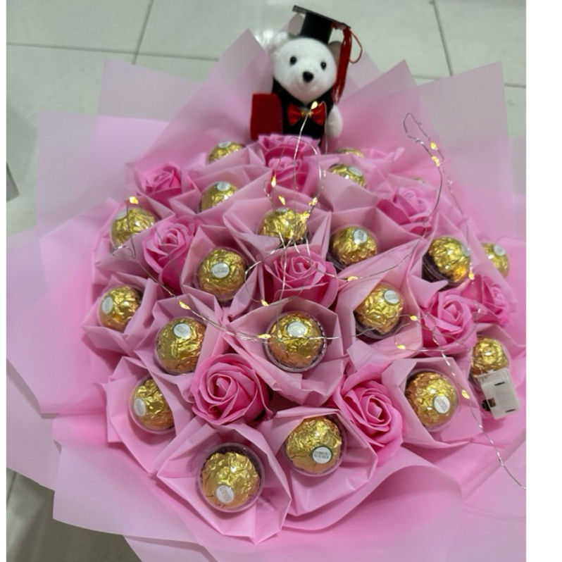 畢業熊花束 金莎花束 20顆 金莎花束 10朵玫瑰花巧克力花束畢業花束 零食花束 情人節花束 生日花束 有錢花鈔票花束