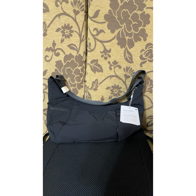 全新正品 LULULEMON Slouchy 單肩牛角包 6L