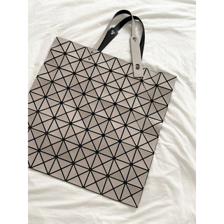 【降】ISSEY MIYAKE 三宅一生 BAOBAO 8x8奶茶灰手提包有防塵袋