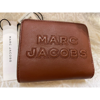 🌟MARC JACOBS MJ浮雕電繡Logo對開暗釦二折迷你皮革短夾