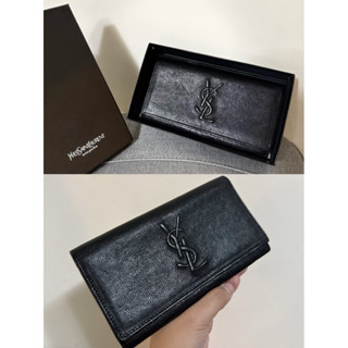 法國【SAINT LAURENT(YSL)聖羅蘭】黑色Belle De Jour字母縫線LOGO荔枝紋牛皮長夾