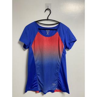 元元屋MOUNTAIN HARDWEAR機能運動上衣L號僅穿一次 剪標品