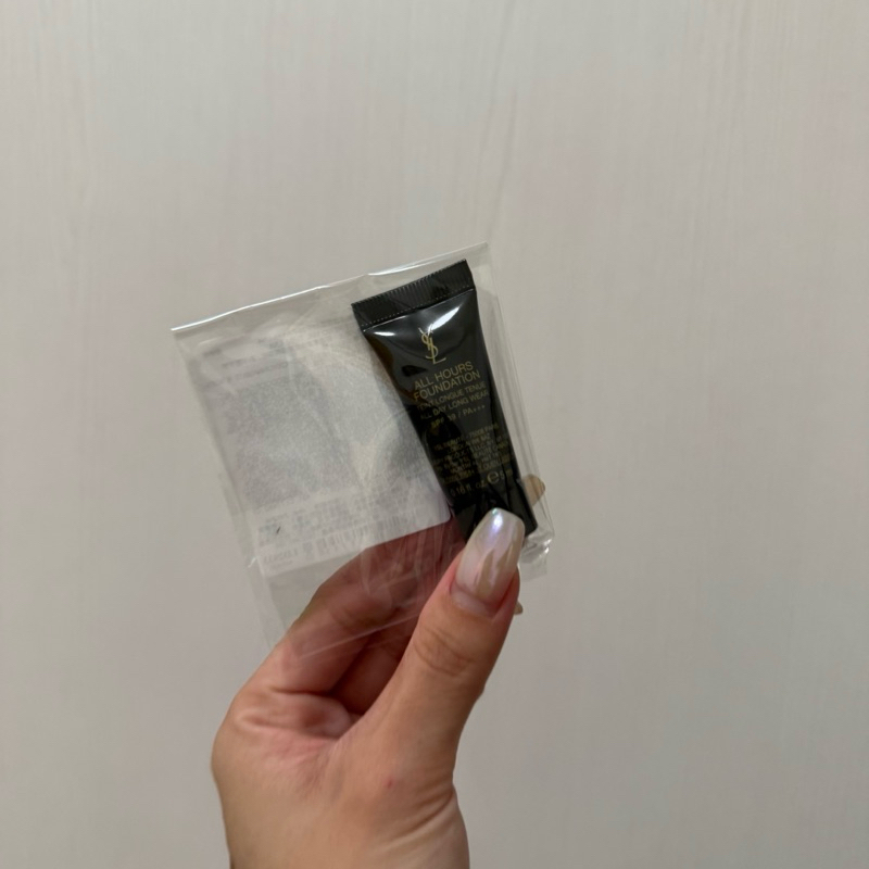 全新只有一個❣️YSL 恆久完美無瑕粉底液 5ml LN4