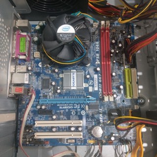 技嘉GA-VM900M主機板+intel Pentium 處理器 E2180合售 二手主機板