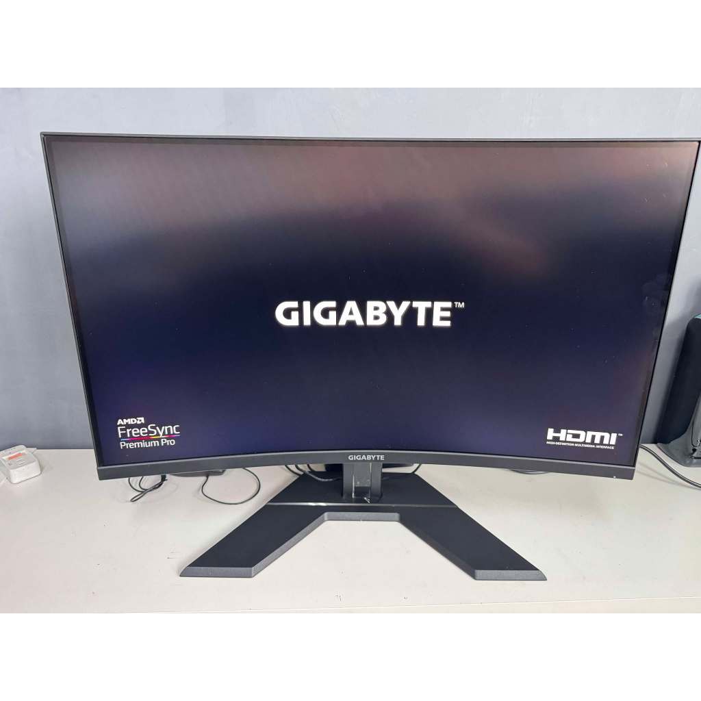 【GIGABYTE技嘉】*請詳閱說明*  M32UC 4K HDR曲面電競螢幕 32吋 144Hz 二手 保固內