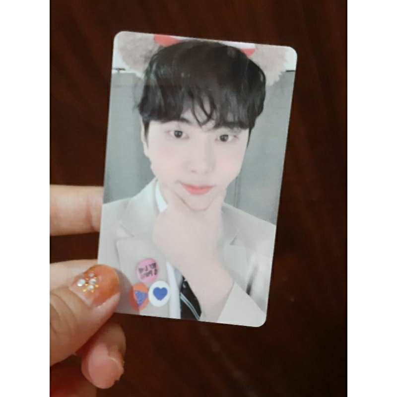 SF9 在允 官方生日小卡PVC材質 只有兩張 現貨