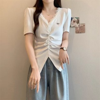 大尺碼褶皺設計蕾絲拼接V領短袖T恤女2025夏季新款韓版寬鬆顯瘦遮肉時尚上衣