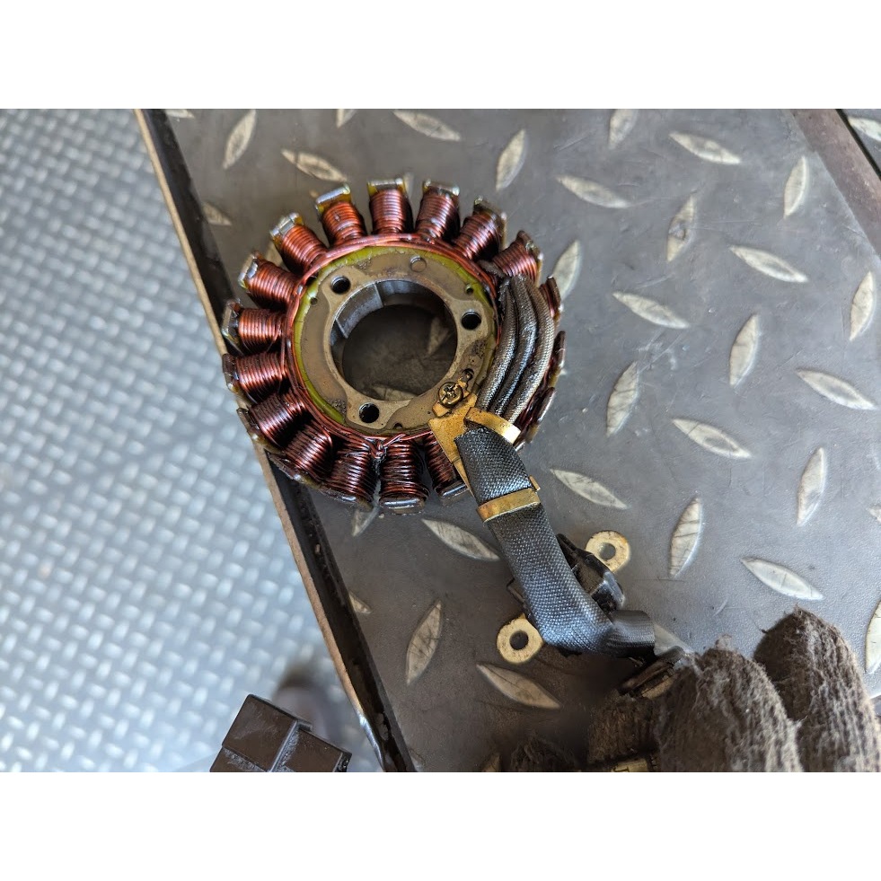 三陽錦昌機車-中古二手良品SUZUKI 台鈴原廠 發電線圈 電盤內仁 ADDRESS V125 Z125 5期黑頭單線