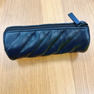 YSL 圓柱黑色斜紋化妝包 黑色條紋方包 YSL 聖羅蘭 小化妝包 coco彩購 化妝包 收納包 筆筒包