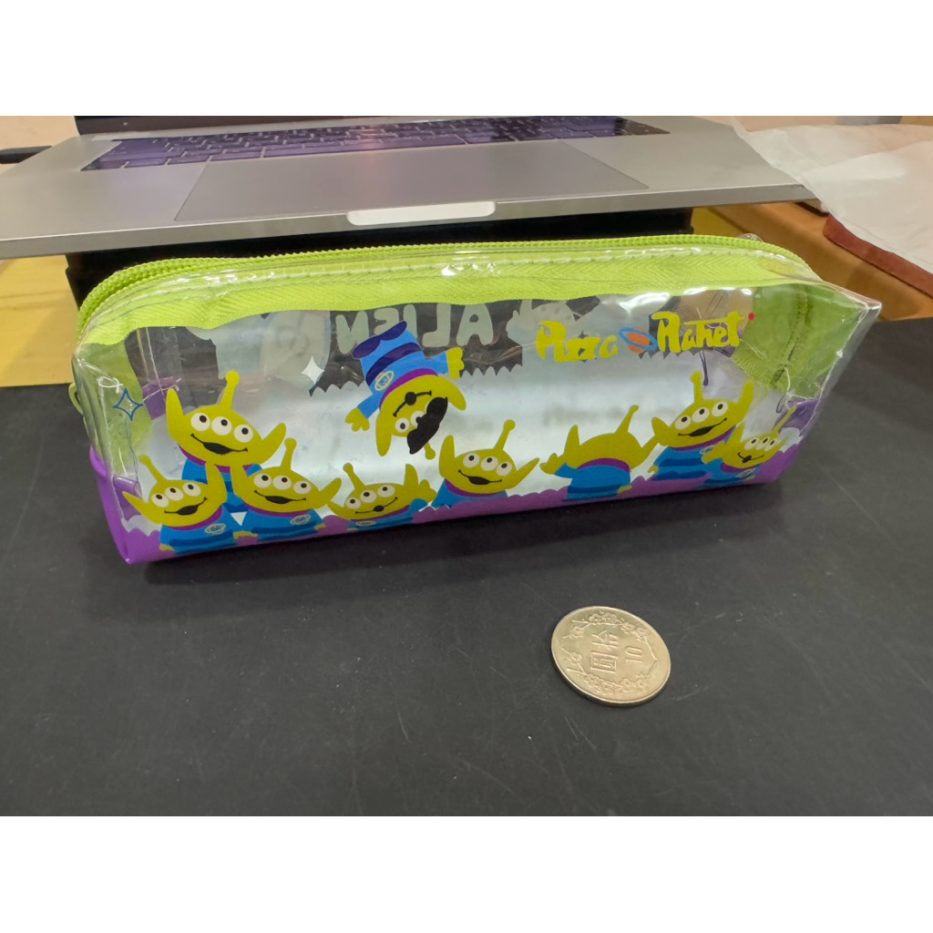 夾娃娃機夾到 三眼怪 三眼仔 造型 透明 軟膠 鉛筆盒 筆袋 萬用包 拉鏈包 玩具總動員 外星人 紫色 綠色