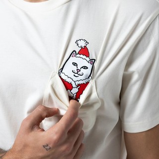 RIPNDIP LORD SANTA POCKET TEE 米白色 聖誕 口袋 短袖T恤 中指貓 台灣總代理-ALL