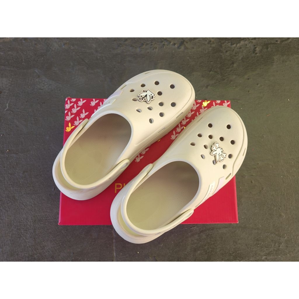 （二手）PLAYBOY 玩酷主張 輕量防水2WAY洞洞鞋-奶茶色 40號/25公分