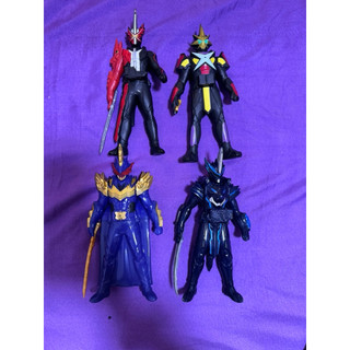 二手退坑玩具出清/聖刃假面騎士/仮面ライダーシリーズ/Kamen Rider/軟膠公仔