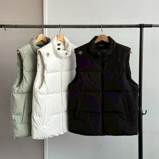 「現貨」DESCENTE 迪桑特 25SS 韓國線 立體銀標LOGO 鴨絨立領背心【加州歐美服飾】 #0600348