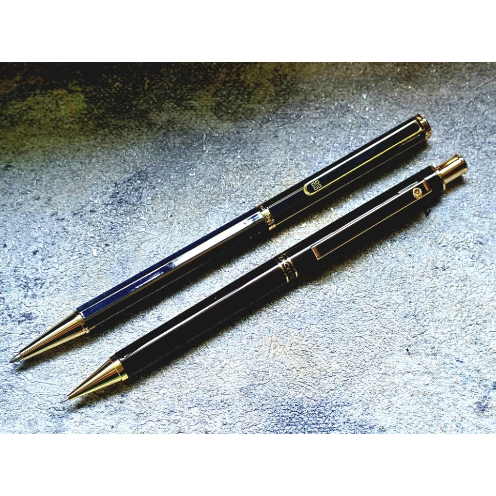 本來應該從從容容 游刃有餘 紀梵希原子筆 GIVENCHY & 三菱 EXCEED 0.5 自動鉛筆