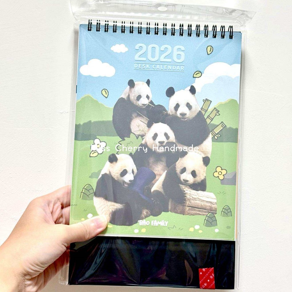 現貨在台🐼 限量 2026 寶家族 桌曆 韓國製 三角桌曆 附貼紙 手繪 熊貓 寶家族周邊 愛寶樂園代購 官方正品 韓國