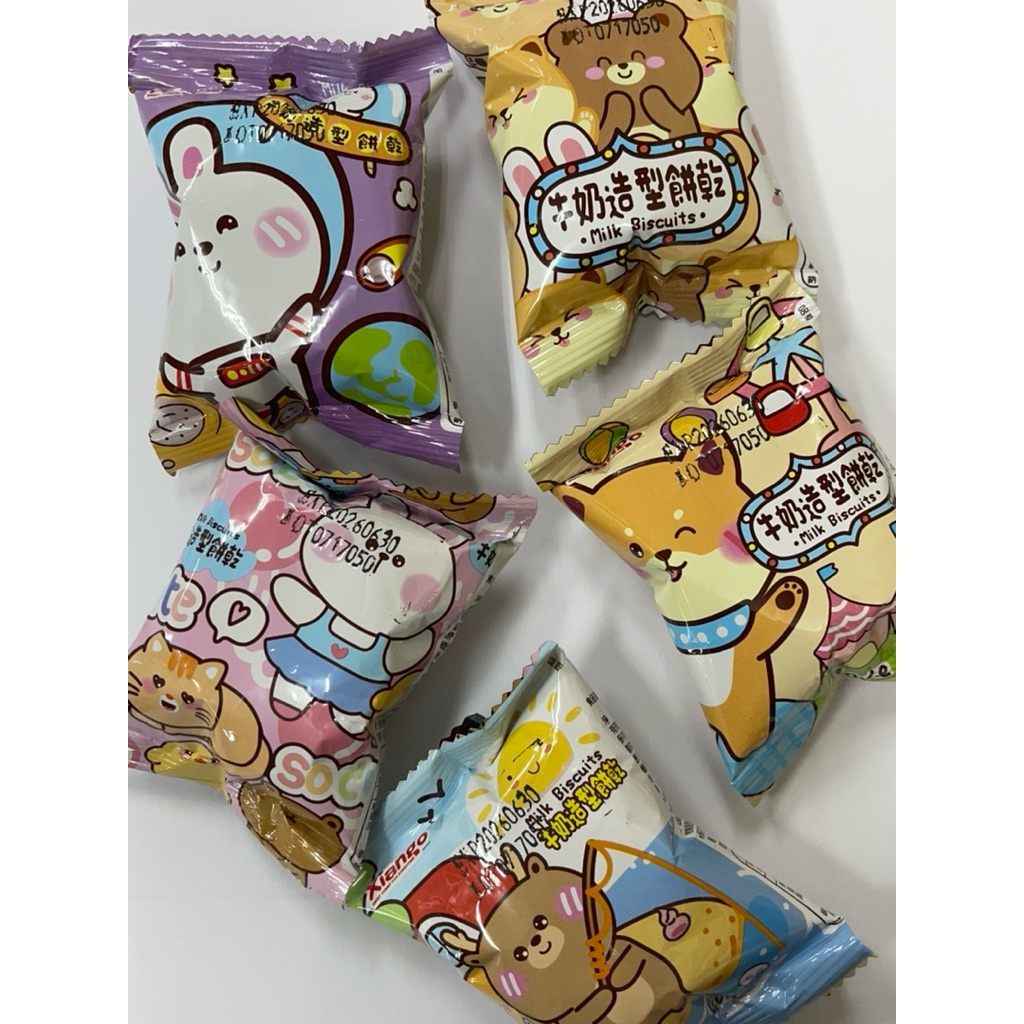【雙雙的店】現貨 匠菓子 可愛牛奶造型餅乾 13g 小朋友愛吃餅乾 數字餅乾 飛機餅乾 撲克牌餅乾 骨頭餅乾 動物餅乾