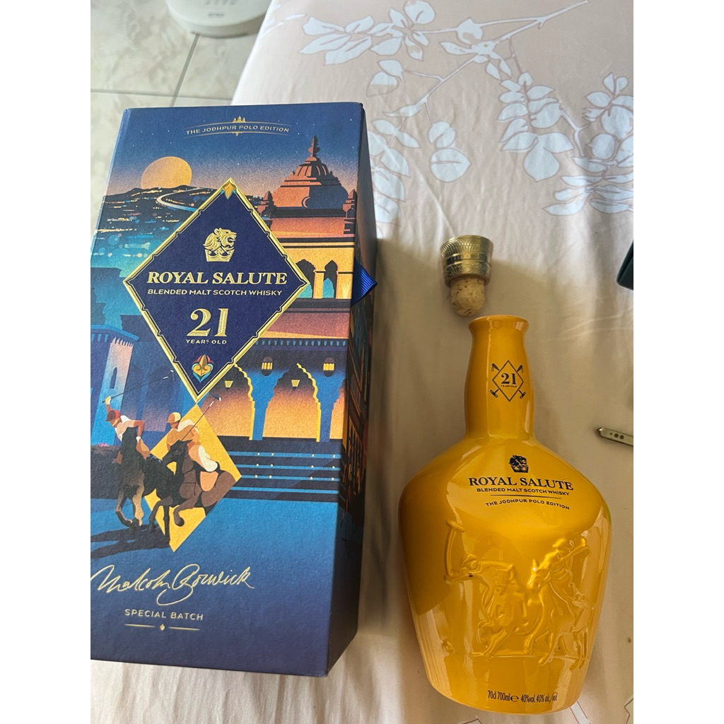 皇家禮炮 馬球黃色空瓶 有2處掉漆