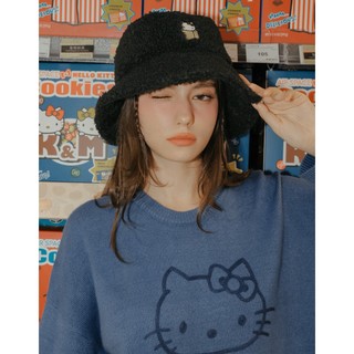 AIR SPACE 【Hello Kitty聯名】刺繡圖案羊羔毛漁夫帽 (黑/白) 配件 現貨