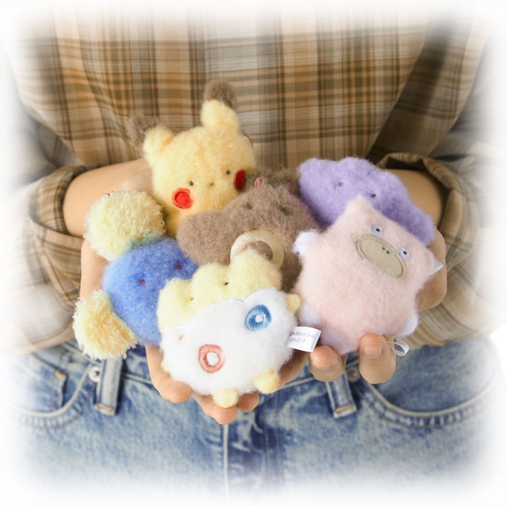 【預購】寶可夢中心 1204新品 柔軟蓬鬆 暖呼呼 手掌娃娃吊飾 皮卡丘 百變怪 波克比 尾立 呆呆獸 卡比獸 伊布