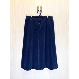 giordano ladies 深藍燈芯絨排釦八分寬褲裙 商品號 (25122106