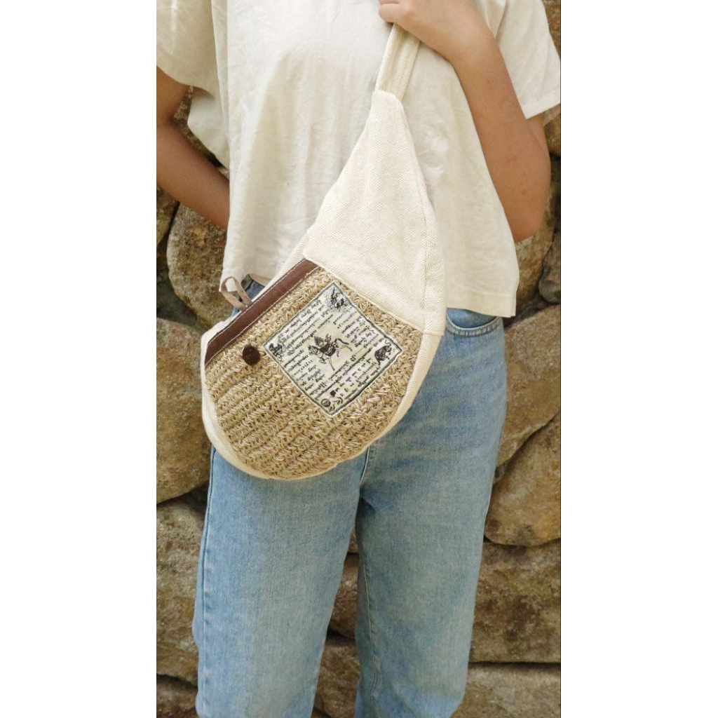 （全新）（現貨）［免運費］🇯🇵來自日本橫濱Amina/半月形單肩包/棉麻手工編織